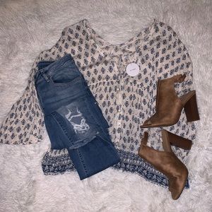 VICI Collection NWT Navy & Cream Boho Top